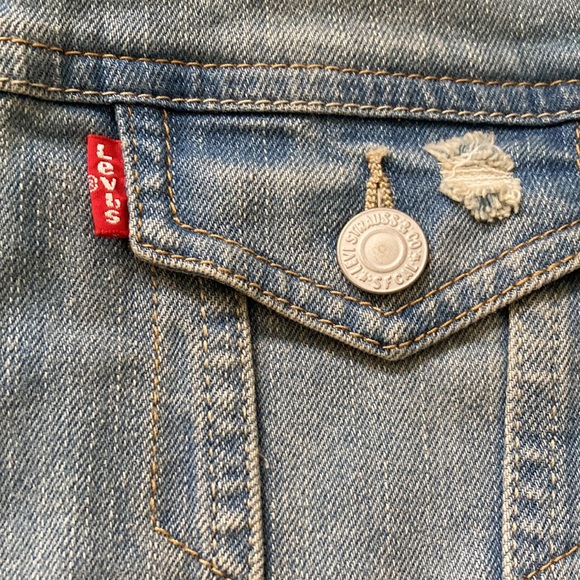 NWOT! Levi’s denim jacket - distressed details . Size US S (8-10 years old) - Picture 3 of 5